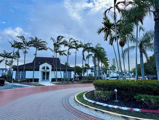 Photo - 9731 Fontainebleau Blvd Unit F306