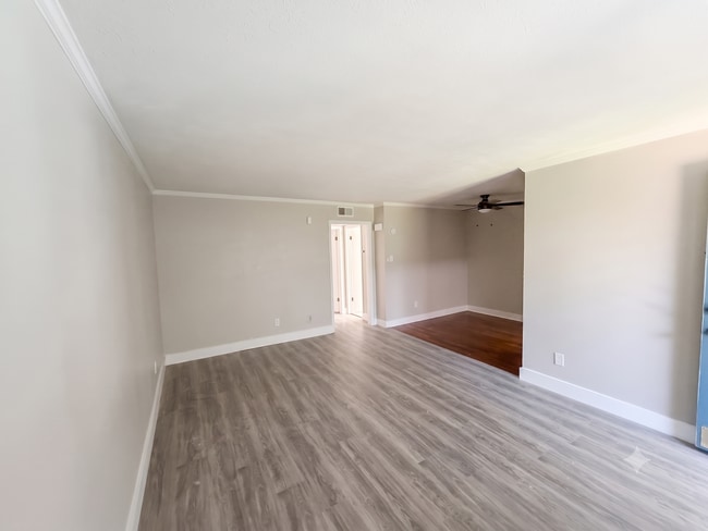 Photo - Beautifully Renovated 1BR Condo with In-Unit Washer/Dryer, Pool & Covered Parking! Pet Friendly! Unit 2015
