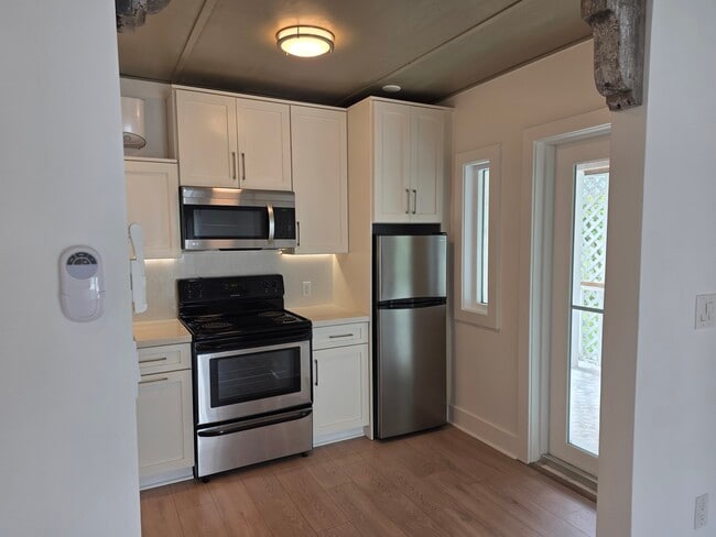 Modern kitchen - 912 NE 81st St Unit #3