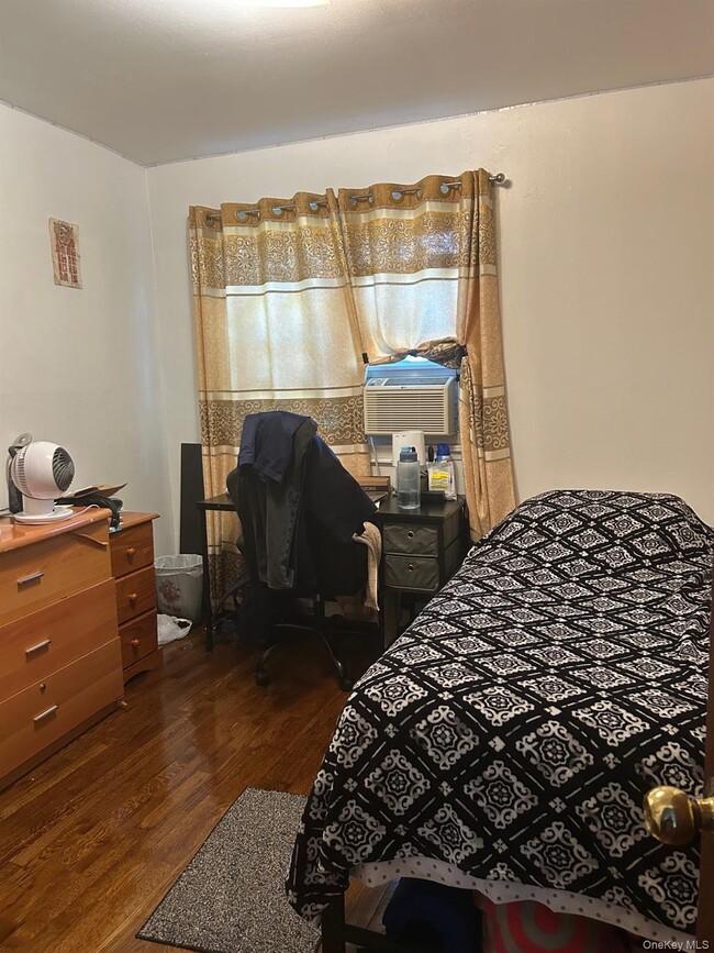 Photo - 142-22 Pershing Crescent