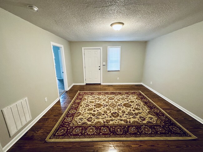 Photo - 104 Juniper Ln