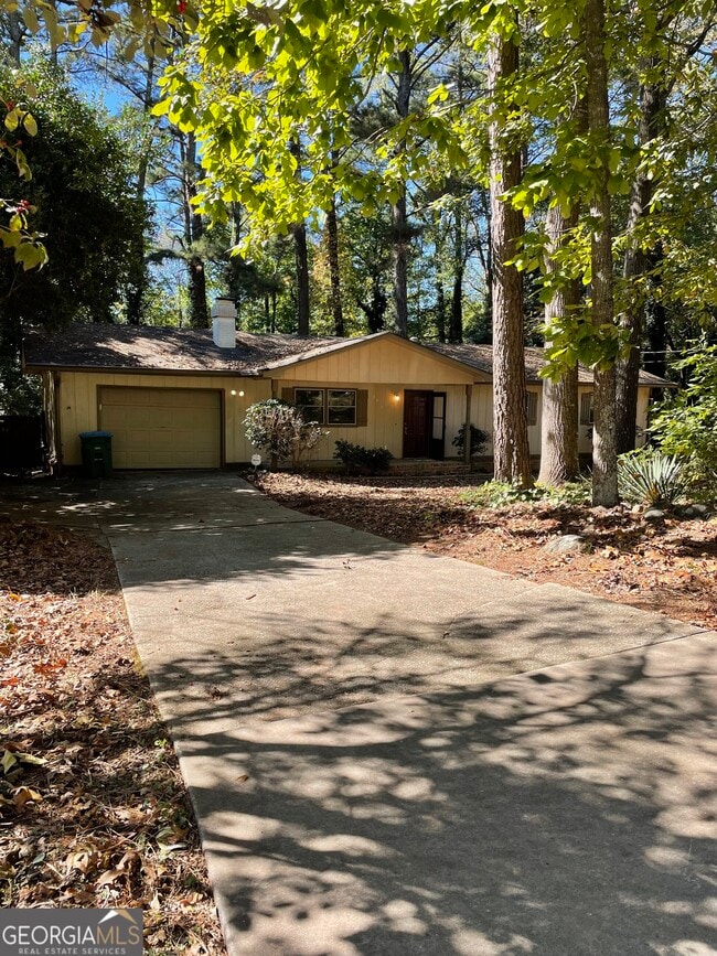 Building Photo - 2983 Deshong Dr SW