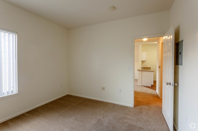 1BD, 1BA - 745 SF