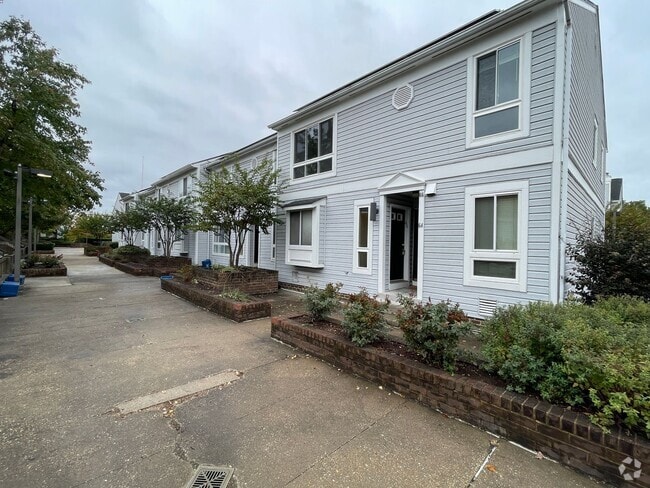 Building Photo - 2 Bedroom/1 Bath in Brookland Rental