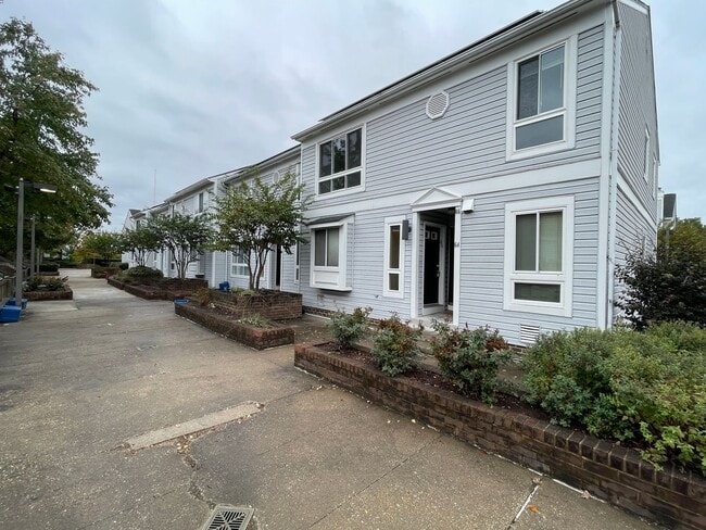 Building Photo - 2 Bedroom/1 Bath in Brookland Rental