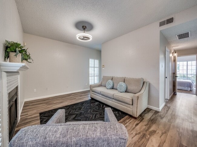 Photo - 1603 Marsh Ln Unit 308