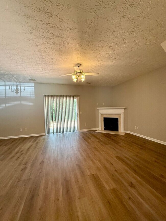 Photo - 3 bed/2.5 bath townhome near downtown Dawsonville