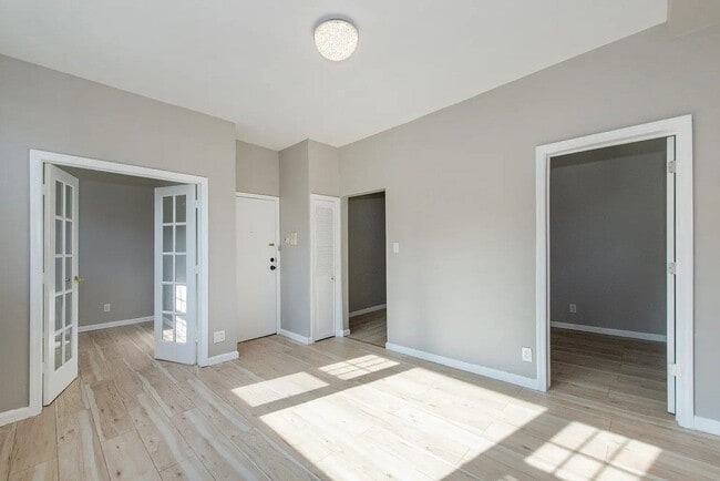 Building Photo - 6119 Jefferson St Unit 2