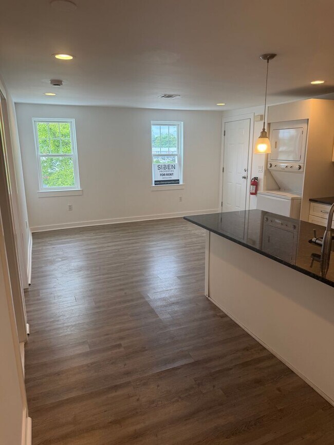 Photo - 59 Throckmorton St Unidad Apt #2