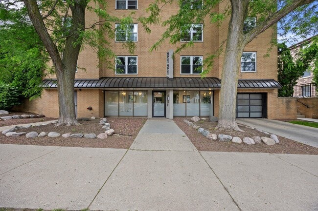 Photo - 2121 N Cambridge Ave Apartamento