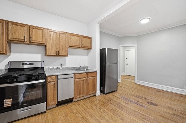 Photo - 2336 W Addison St Unit i2