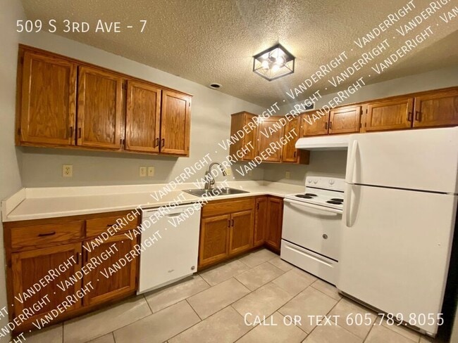 Building Photo - 509 3rd Ave Unit 7 Rental