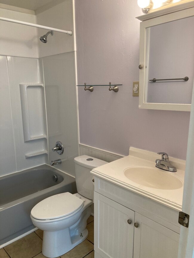 Photo - 412 W 11th St