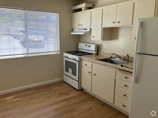 Building Photo - 5405 Morrow Dr Unit 1 Rental