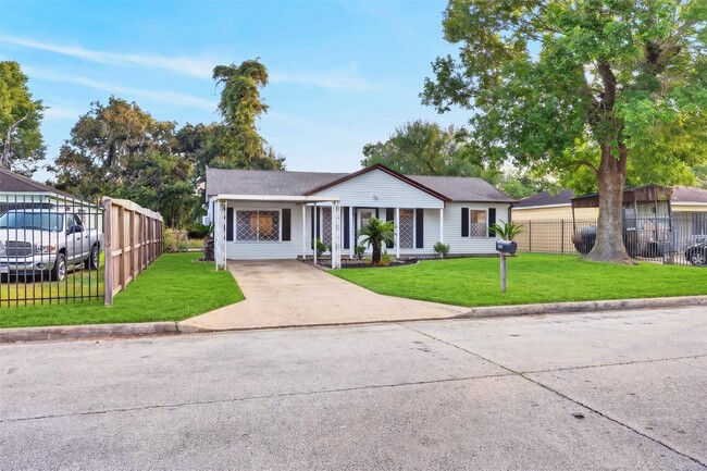7315 Marilyn Ln