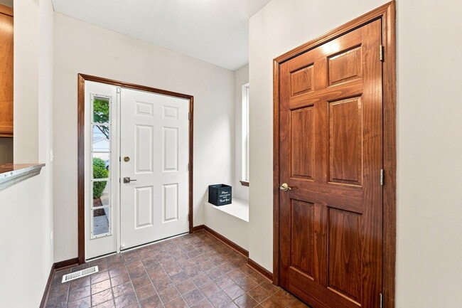 Photo - 2532 Oneida Ln