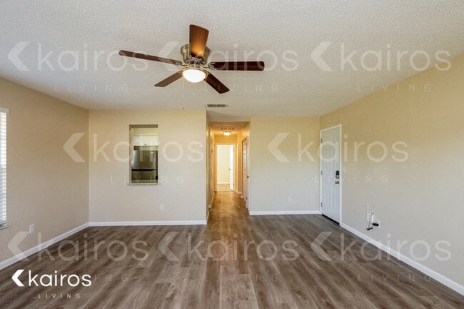 Photo - 16 Spring Loop Cir