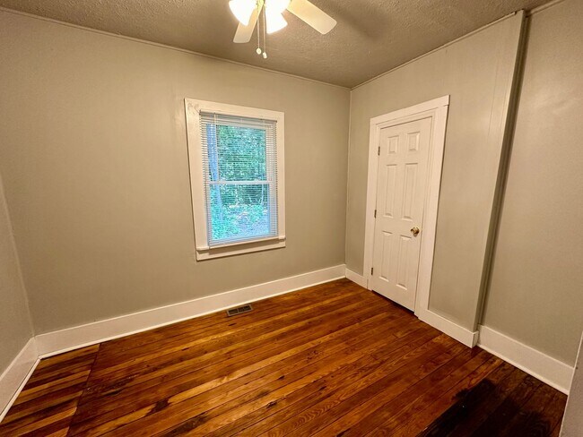 Photo - The High Street Charmer