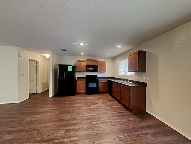 Photo - 7215 Geranium Path