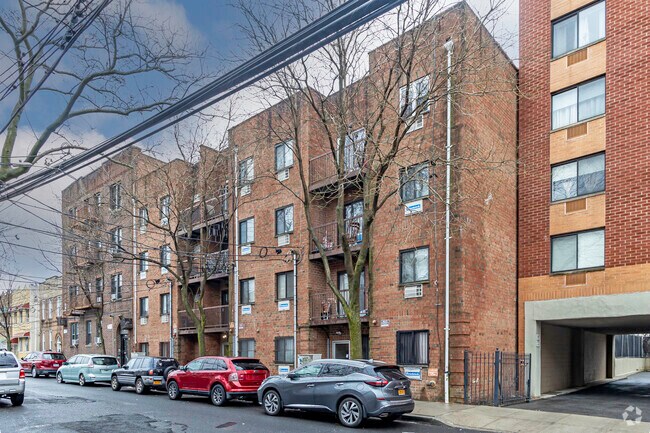 Photo - 555 Mclean Ave