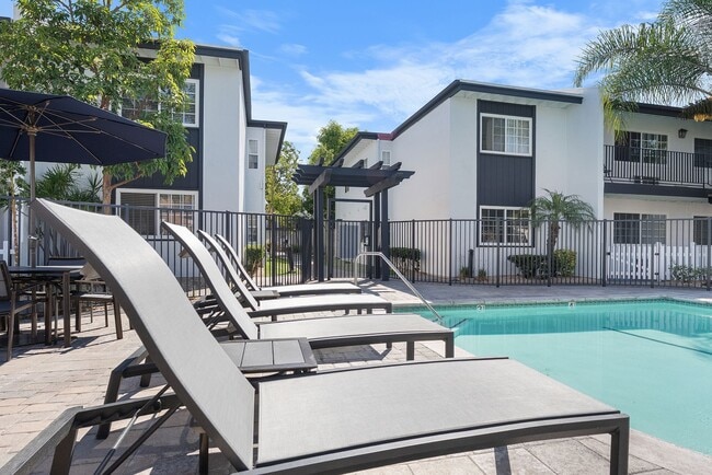 Twin Pines Apartments
