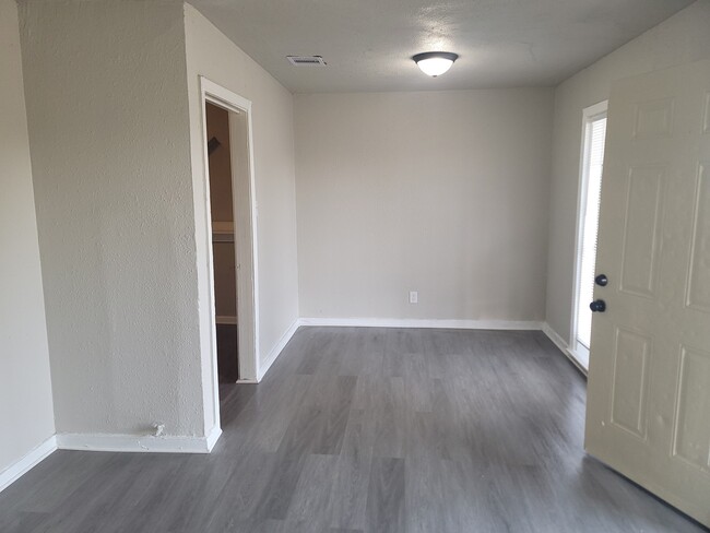 Building Photo - 5322 Pershing St