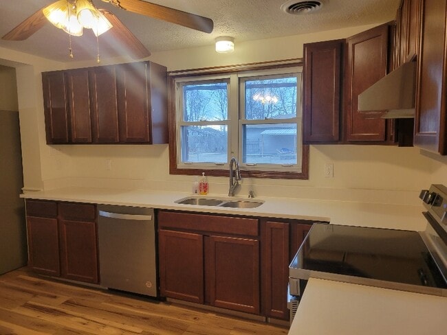 Photo - 3425 Campbell St