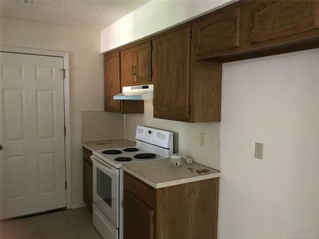 Photo - UNION Schools 3/2/2 near High School and Woodland Hills Mall.