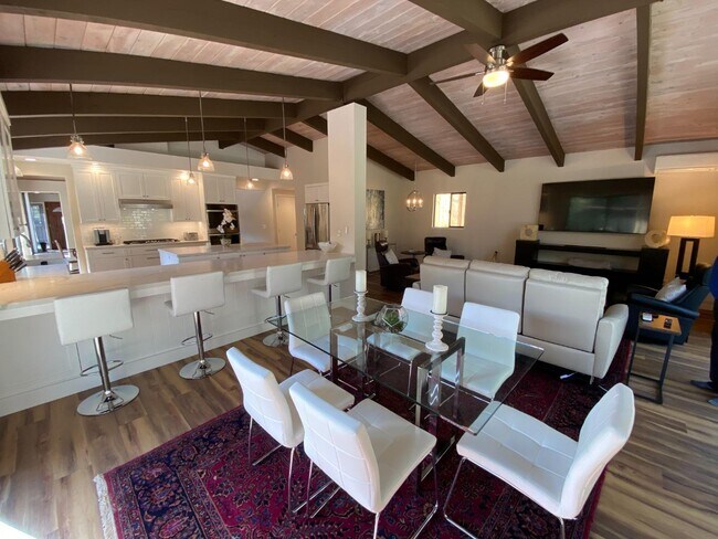 Photo - 121 Degas Rd