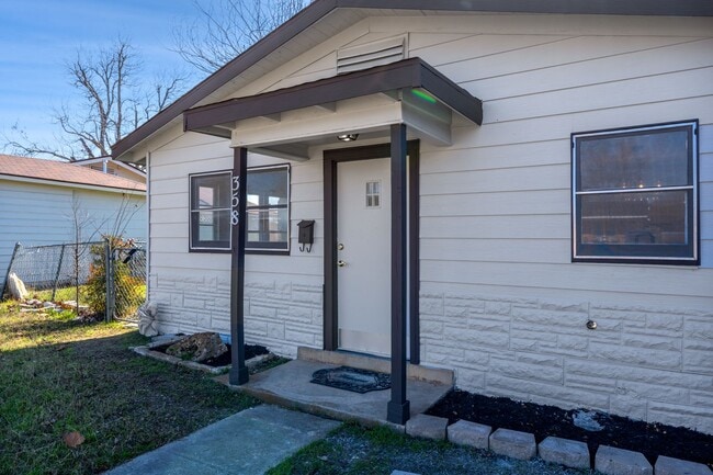 Building Photo - Fairlawn 3 bedroom, 1 bath ready for move-in Rental