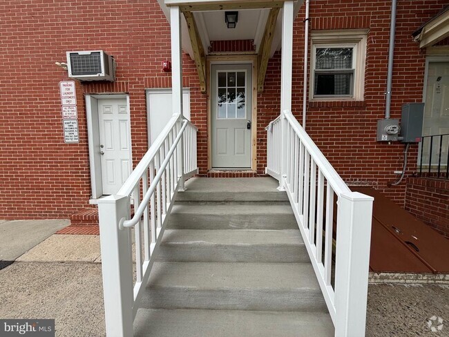 Building Photo - 196 N Broadway Unit 2 Rental