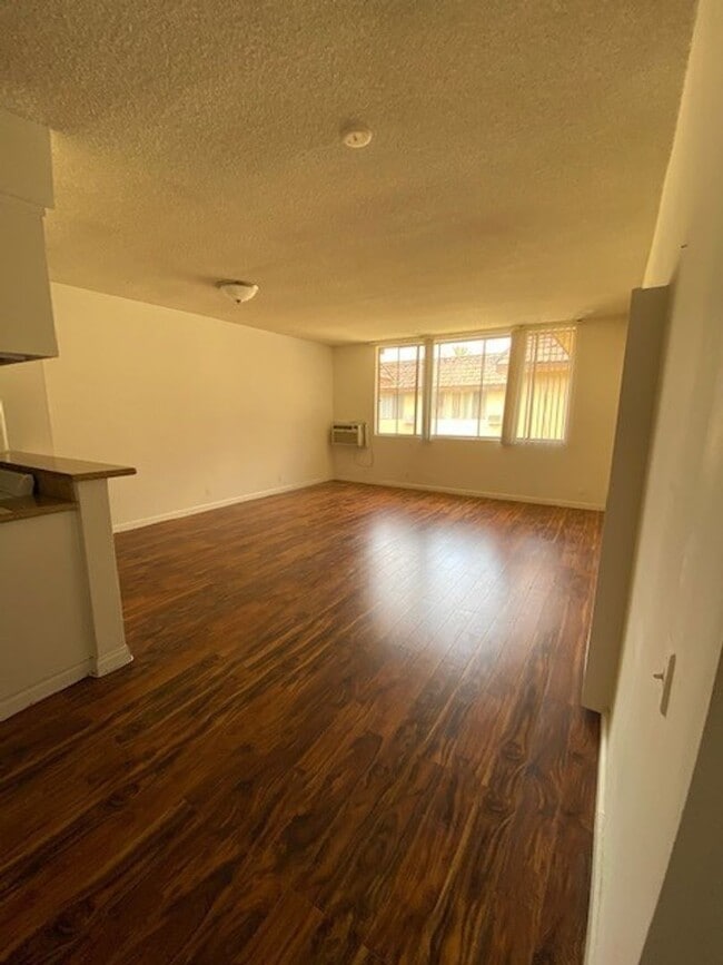 Photo - Remodeled apartments *Hardwood Floors* *Intercom* *Garage parking*