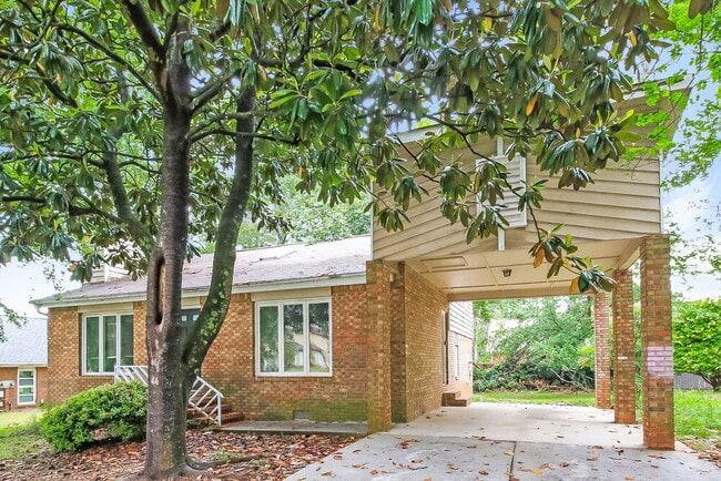 Photo - 2112 Golfview Dr SE