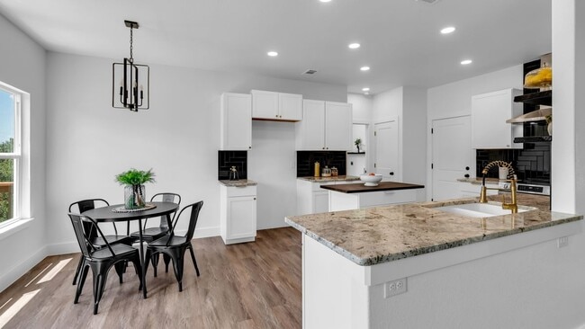 Photo - 105 Chesterfield Dr