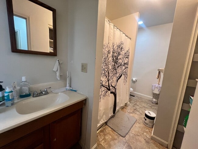 Photo - 2-bedroom, 1.5-bathroom home located in th...