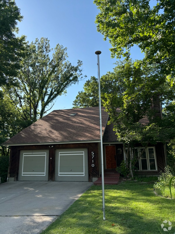 Building Photo - 5710 NW Verlin Dr Rental