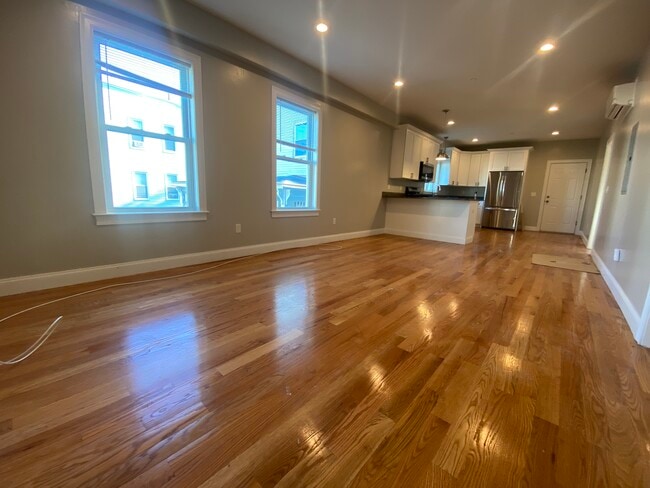 Building Photo - 17 Maywood St Unit 3