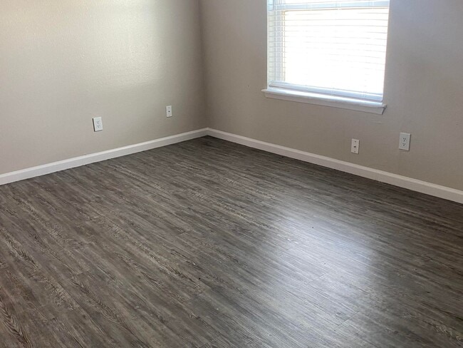 Photo - Yukon Heights Apartments