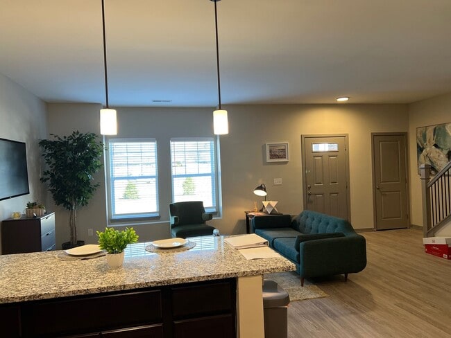 Photo - 511 No. Broadway - LEB