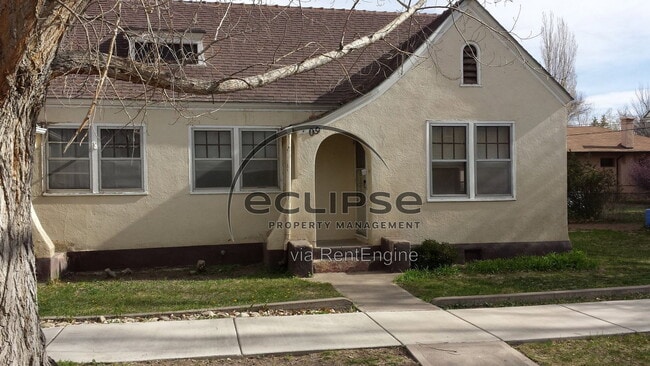 Building Photo - 909 3rd St