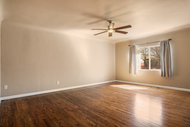 Photo - 505 Carlisle Blvd NE