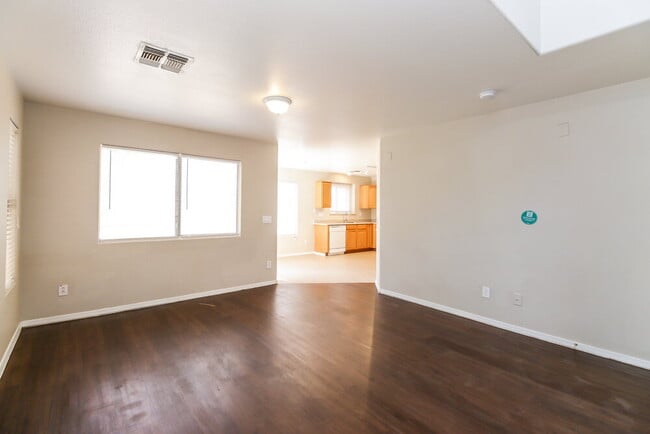 Photo - 12925 W Holly St