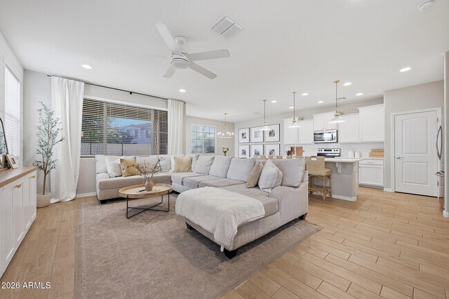 Photo - 905 S Canal Dr
