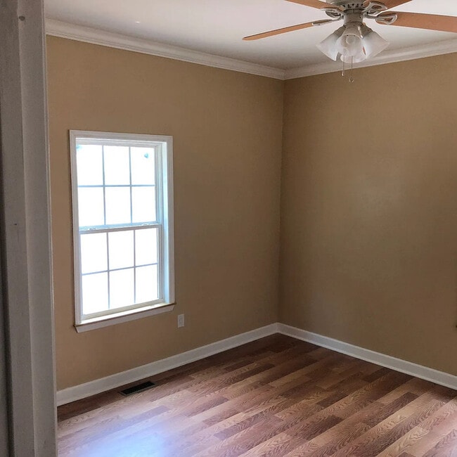 Photo - 123 N Norris Dr