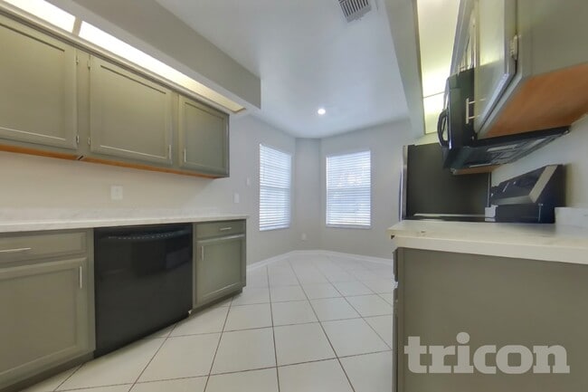 Photo - 110 Yorktown Pl