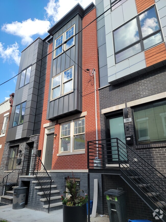 Building Photo - 1245 N Myrtlewood St Rental