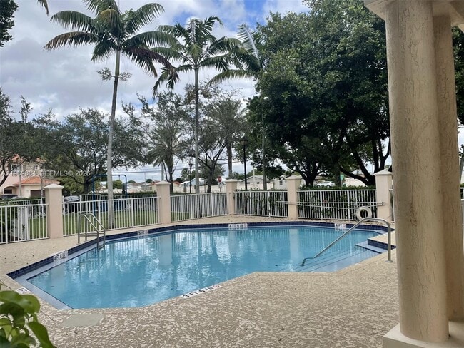 Photo - 8835 S Isles Cir