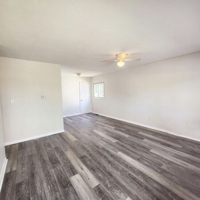 Photo - 2193 Bancroft St