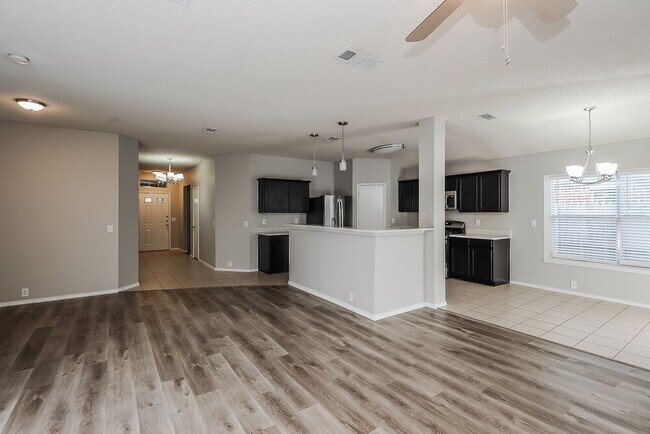 Photo - 833 Lariat Dr