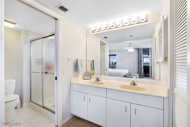 Building Photo - 5550 Heron Point Dr Unit 304